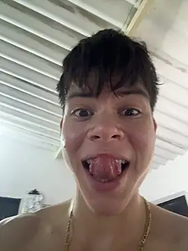 Handsome_boys69 élő XXX-chatje