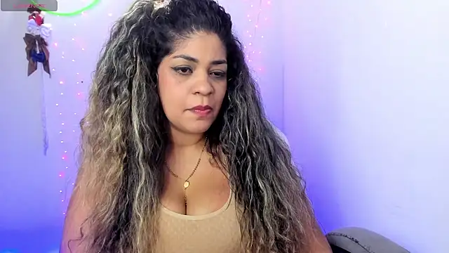 Mavlatin22 Adlı Modelin Canlı XXX Sohbeti