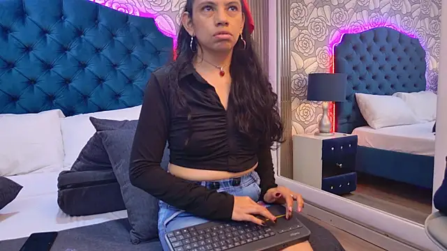 KimberlyMonroee élő XXX-chatje