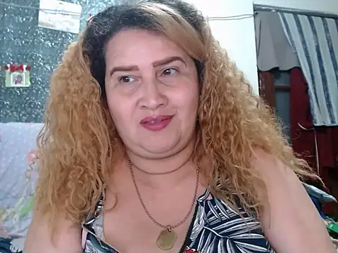 Perla1981-- Live XXX-Chat