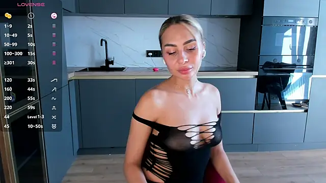 SaraShine_ élő XXX-chatje