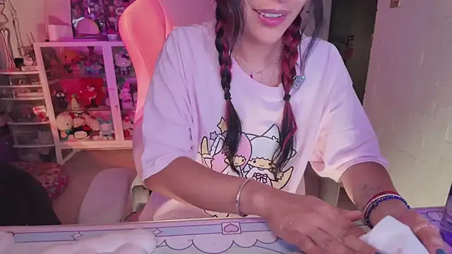 kaithra's Live XXX Chat