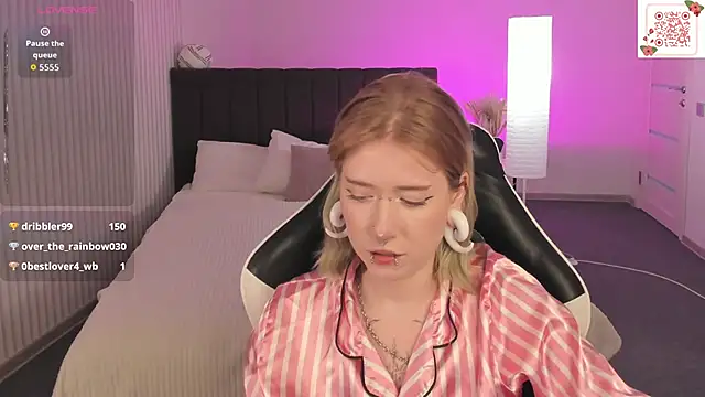 Elira_Vane Adlı Modelin Canlı XXX Sohbeti