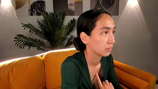 FlirtyAura Live XXX Chat