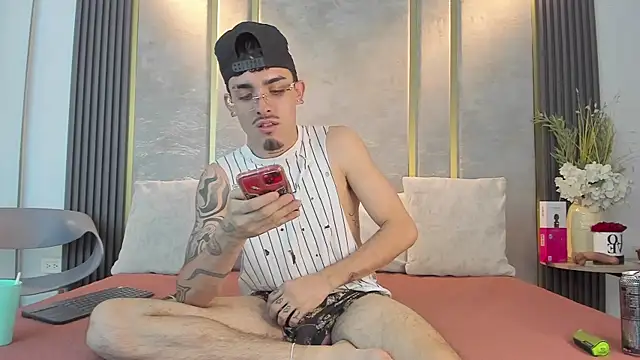 Chatroom XXX en direct de NikoStone_