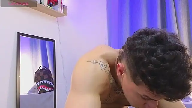 ASHTON_HILS – Naživo XXX chat