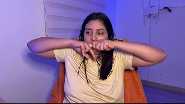 cloe_small élő XXX-chatje