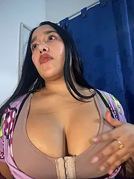 mis-violetha élő XXX-chatje