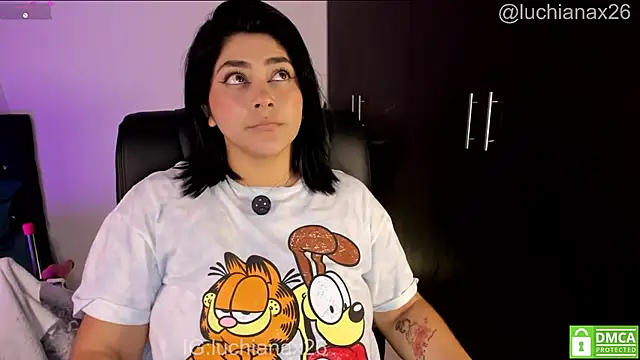 lucy26_ élő XXX-chatje