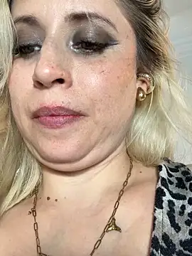 XXX chat uživo modela Adeline_1