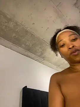 Chatroom XXX en direct de Mercedes_555