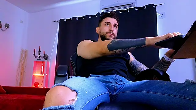 MightyAaron66 লাইভ XXX চ্যাট