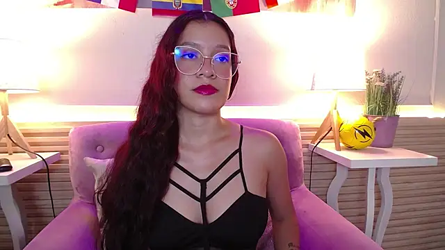 BrianaGaging's Live XXX Chat