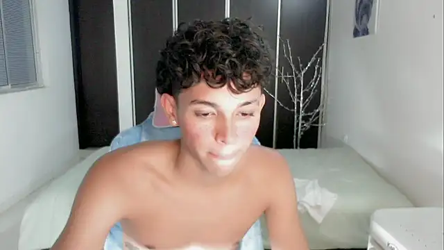 Show modela 2c_Bby na web-kameri