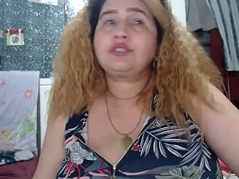 Perla1981-- Live XXX-Chat