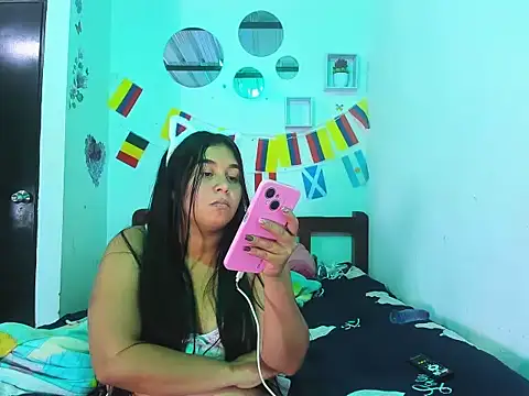 naughty_blackhair élő XXX-chatje