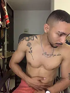 NicolasChest_xxx élő XXX-chatje