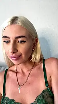 Mia_Roxie élő XXX-chatje