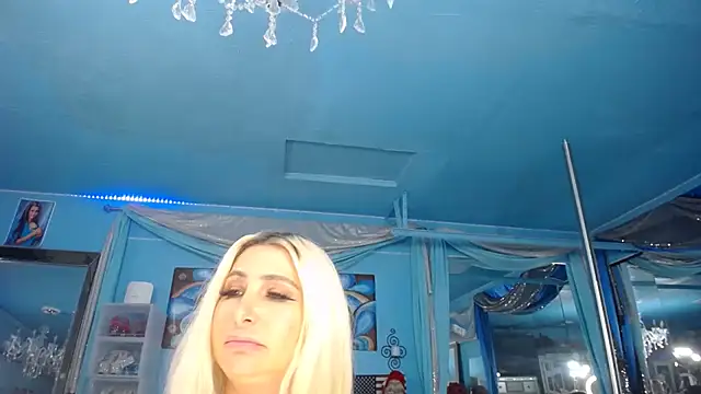 Chat +18 de ADRIANNA_FOX ao vivo