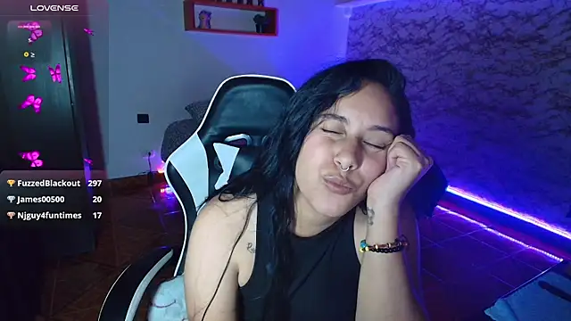 Camila_IRoose's Live XXX Chat