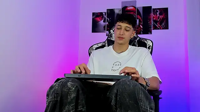 צ'אט XXX בשידור חי של eithan_boy_