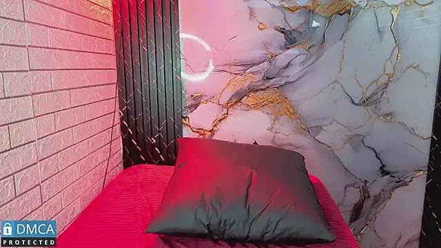 MaeveKuro: вебкам-шоу