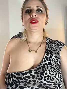 Adeline_1's Live XXX Chat