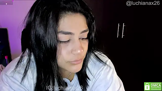 lucy26_ élő XXX-chatje