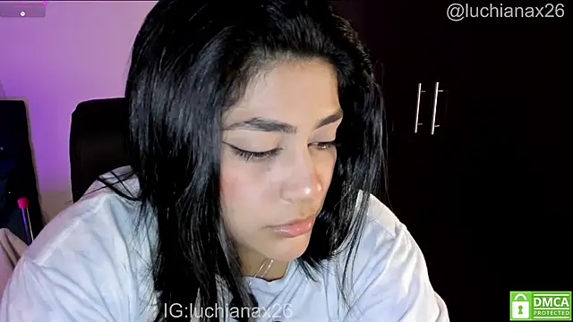 lucy26_ élő XXX-chatje