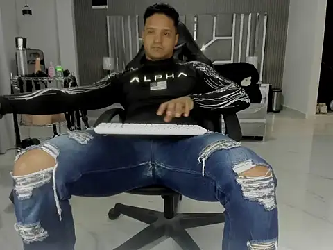 master_leather Adlı Modelin Canlı XXX Sohbeti