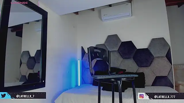 Latrellx7 XXX чат на живо