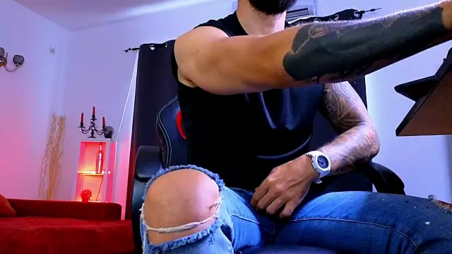 MightyAaron66 Adlı Modelin Canlı XXX Sohbeti