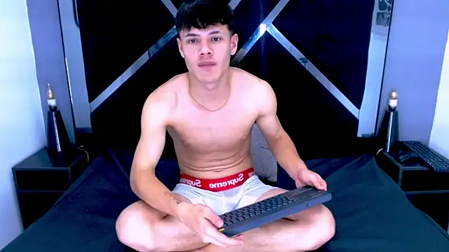 Kevin_Tupe Live XXX-Chat
