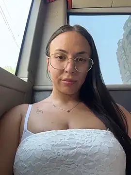 Bunny_Lush Adlı Modelin Canlı XXX Sohbeti