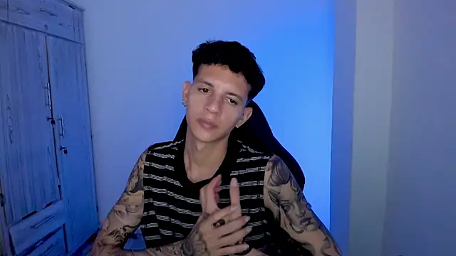 Show modela tylerrnova na web-kameri