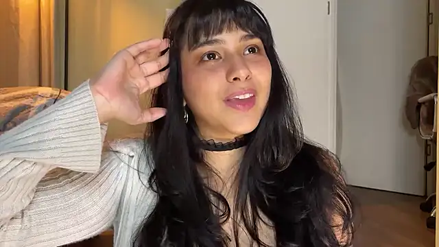 xSelena Adlı Modelin Canlı XXX Sohbeti