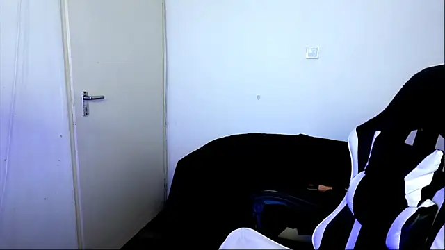 Chat +18 de ShyHotNerd ao vivo