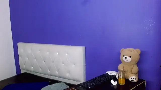 Angel_foxc13 élő XXX-chatje