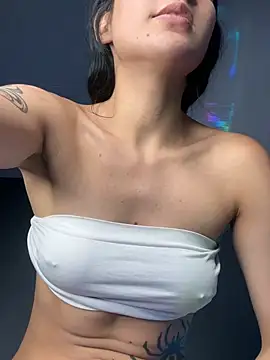 Naaria_ élő XXX-chatje