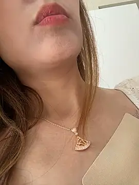 okgirl_23 élő XXX-chatje