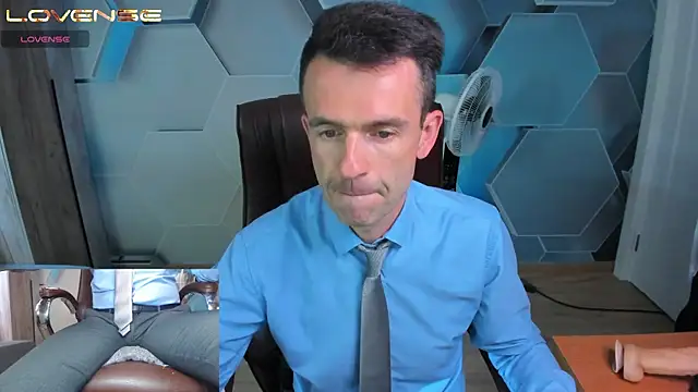 SteveTiger live XXX chat