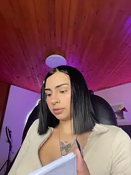 Hilary_pinkk élő XXX-chatje