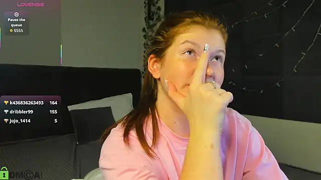Nika_Jonson élő XXX-chatje