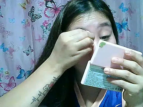 SexyAsianPussy4u élő XXX-chatje