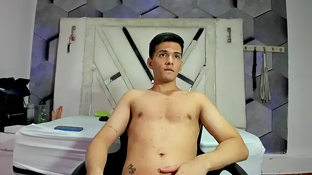 GoldenBoyM Webcam-Show