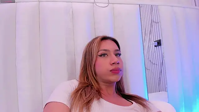 הופעת וובקאם של serena_lovee
