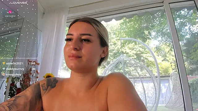 Ella_Vee 现场XXX聊天