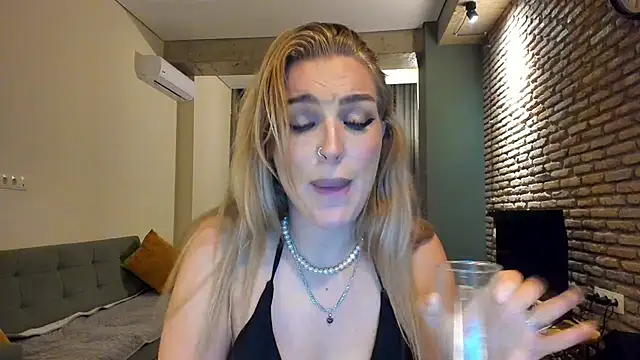 fifteenpoem élő XXX-chatje