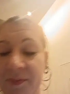 nakedgarbageperson's Live XXX Chat
