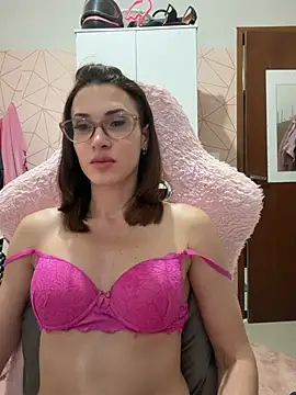 Irresistible24's Live XXX Chat